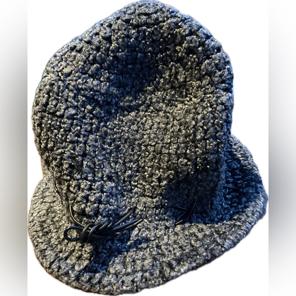 NWOT Vintage gorgeous hand knit silvery gray bucket hat